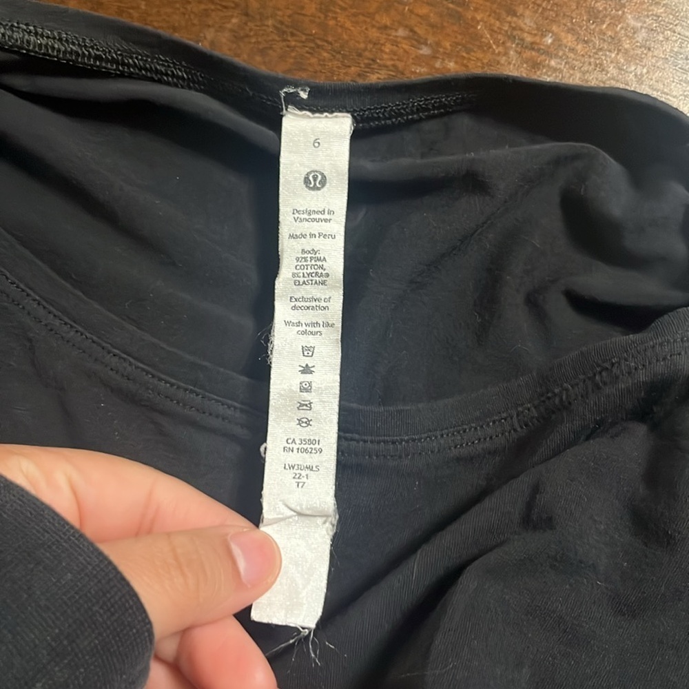 Lululemon over size shirt - Picture 4 of 5